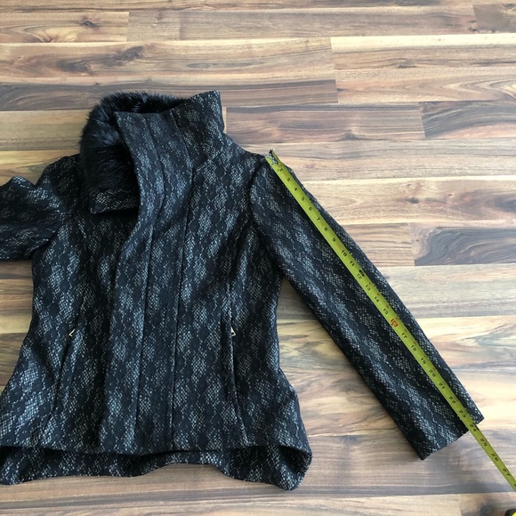 Bebe asymmetric lace pattern coat - Picture 9 of 12